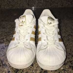 Adidas Girls Superstar sneakers